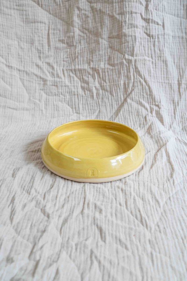 honden huisdieren slow feeder dog bowl waterbak eetbak keramiek geel marigold enrichment handgemaakt keramiek